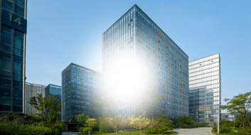 사물의 중심부가 지워진 듯함